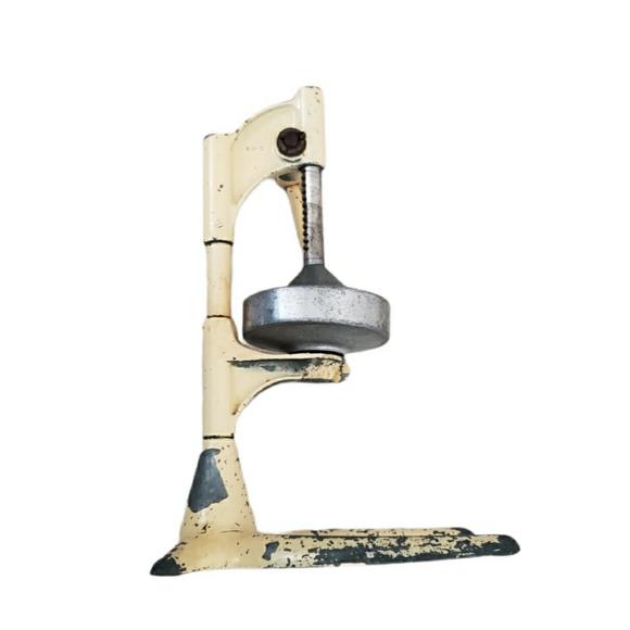 Vintage Antique Juicer Industrial Manual Metal Squeezer - Picture 9 of 16